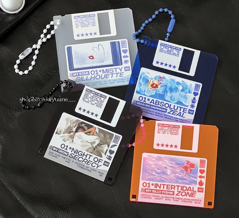 bnharmy's tweet image. [usa go] @yuune___ love and deepspace goods
🌊 price: $4.00-$12.00
🌊 items: prints, keychains, hat, id holder
🌊 deadline: june 24 8:00 pm cst

form: forms.gle/f2FBHUMd1vv1zs…