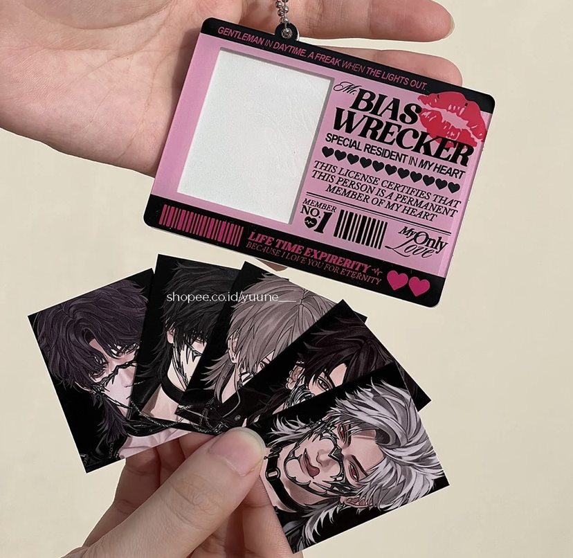bnharmy's tweet image. [usa go] @yuune___ love and deepspace goods
🌊 price: $4.00-$12.00
🌊 items: prints, keychains, hat, id holder
🌊 deadline: june 24 8:00 pm cst

form: forms.gle/f2FBHUMd1vv1zs…