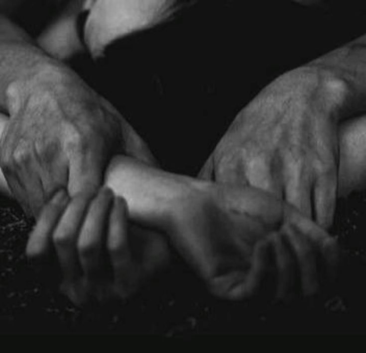 Mariapi82560829's tweet image. #ciSonoPiù modi per condividere l'intimità ma tutto parte sempre dalle mani.
#unTemaAlGiorno