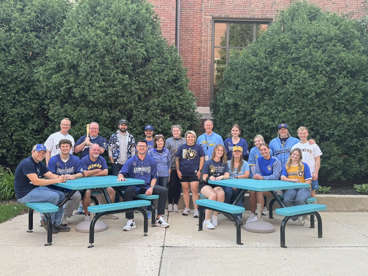 mkeadmirals's tweet image. proud of our Crew 💙💛
our front office staff celebrated the @Brewers incredible 11-game win streak with an office tailgate lunch while reppin’ the Brew Crew!
#MILhockey 🤝 #ThisIsMyCrew