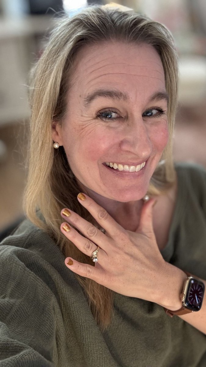 mmejendouglas's tweet image. Protecting your well-being doesn’t have to be big or complicated. Sometimes it’s sparkly.
Each Friday I paint my nails—this week it was bold gold. It makes me smile every time I look down.
Here’s more on that topic!
jenniferadouglas.com/protecting-and…
#bcsm