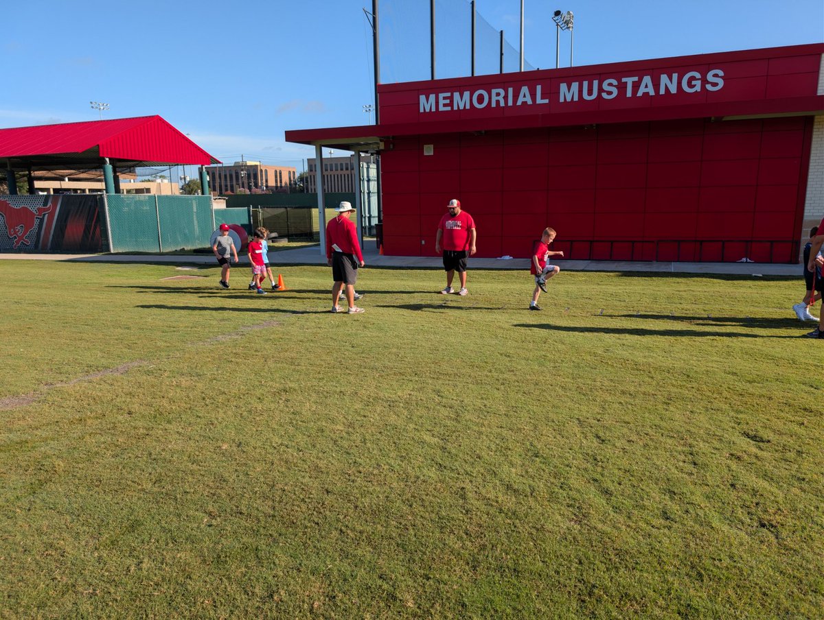MHSFootball25's tweet image. Future Mustangs putting in work!!!
#TheStandard