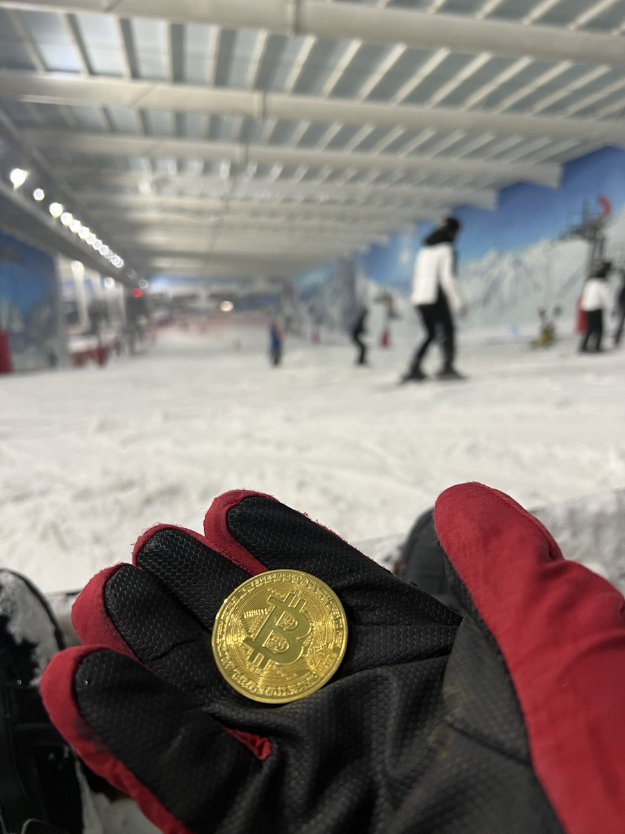 alostbitcoin's tweet image. Refreshing to be able to enjoy @thesnowcentre in July ❄️
Any skiers ever tried snowboarding?
⛷️ 🏂
@BitcoinSkiers
@bitcoinski
@SwissHodler