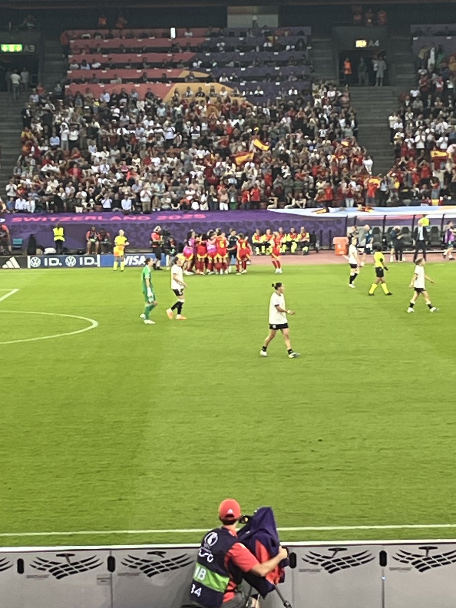 SwissRamble's tweet image. Touch of class from Aitana and it’s 1-0 Spain 🇪🇸 Tor. Endlich.