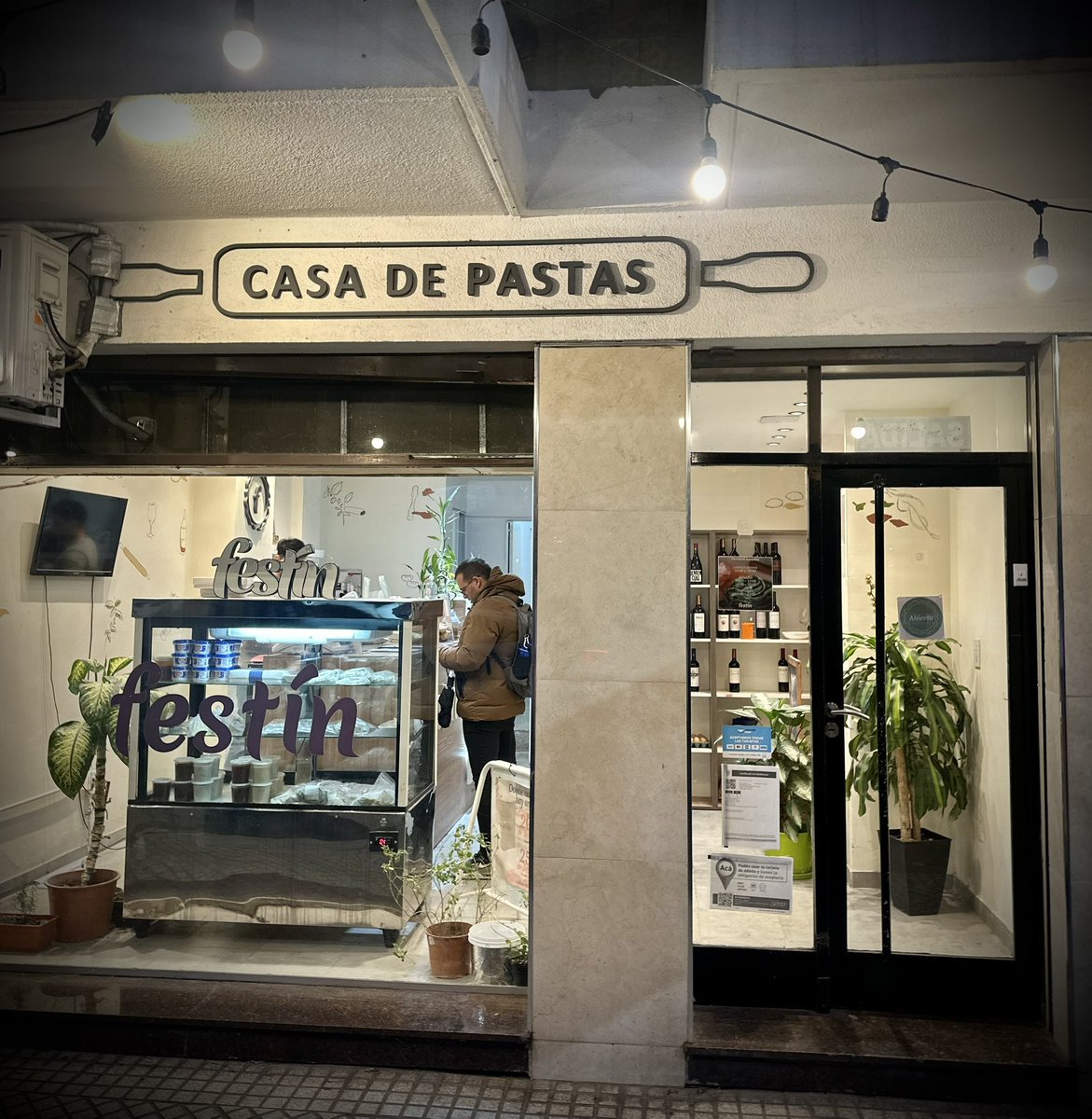 nicolasmaggi87's tweet image. Gordos: vine a la catedral de las fábricas de pastas de Rosario. Dorrego 1114. Perfecto día y clima para los sorrentinos de Entrecot y hongos. Probaron alguna vez?