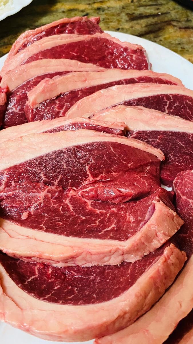choquei's tweet image. 🚨ATENÇÃO: Após as taxas de 50% impostas por Donald Trump sobre produtos brasileiros, os preços da carne, do café e da laranja caíram no atacado no Brasil e dispararam nos Estados Unidos.