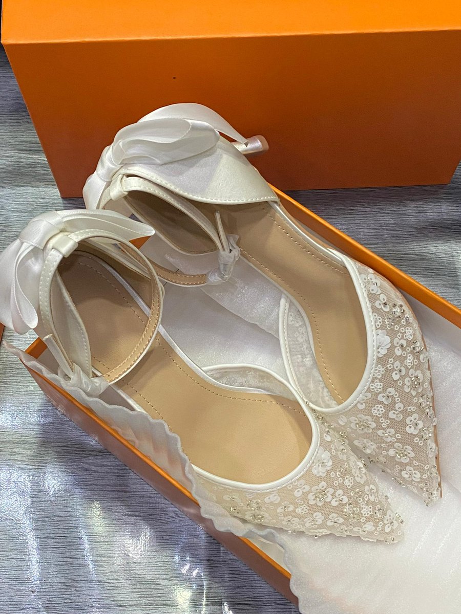 Eaudebusiness's tweet image. 🌸 WHITE BRIDAL SHOE
🌸 38-42
🌸55,000
🌸Mood on top, Confidence level 💯