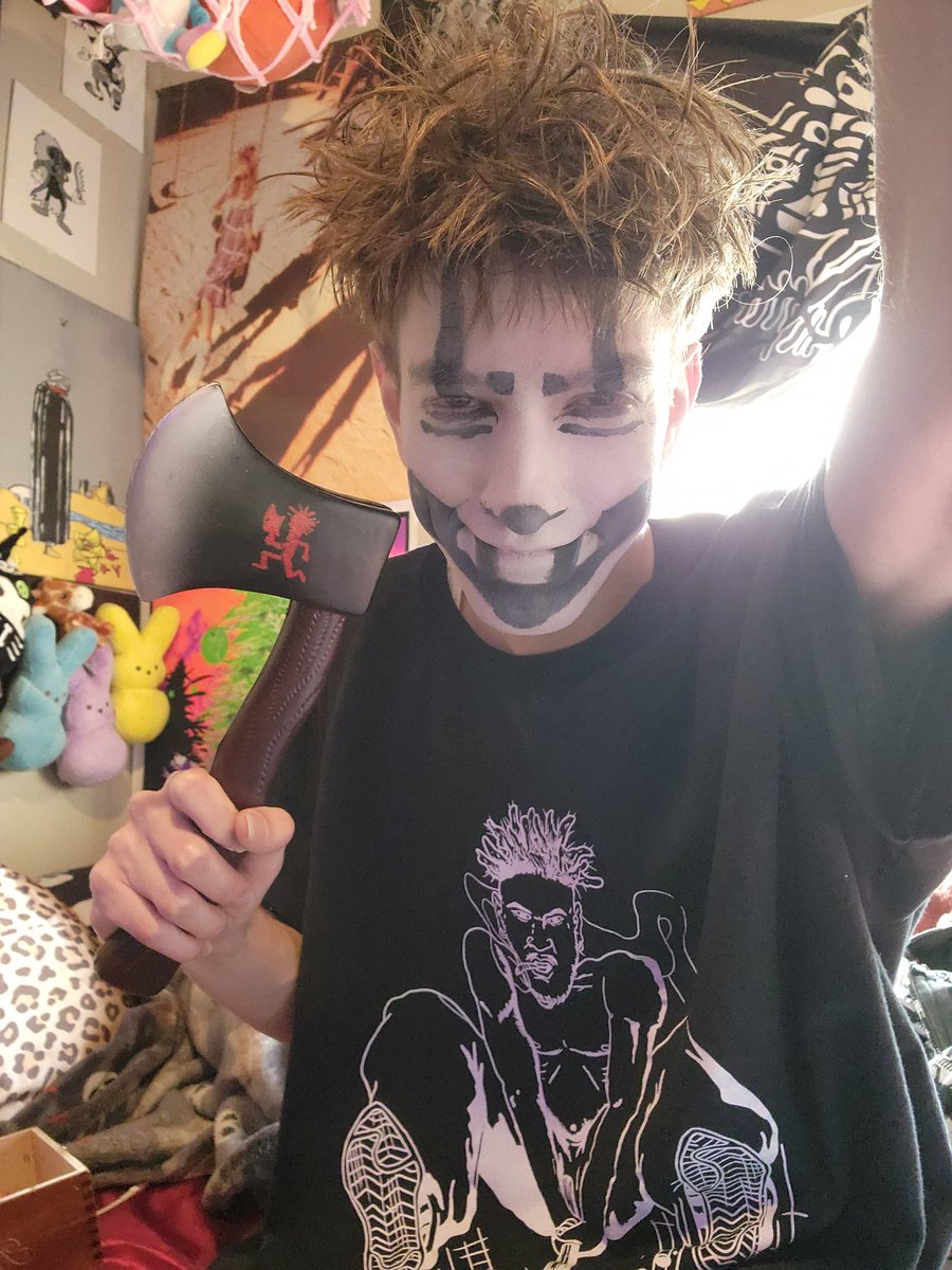 fullbloomdotfun's tweet image. whoaaa knuckles and I got the same dots 🤡💖 whoop whoop 🪓🏃‍♀️