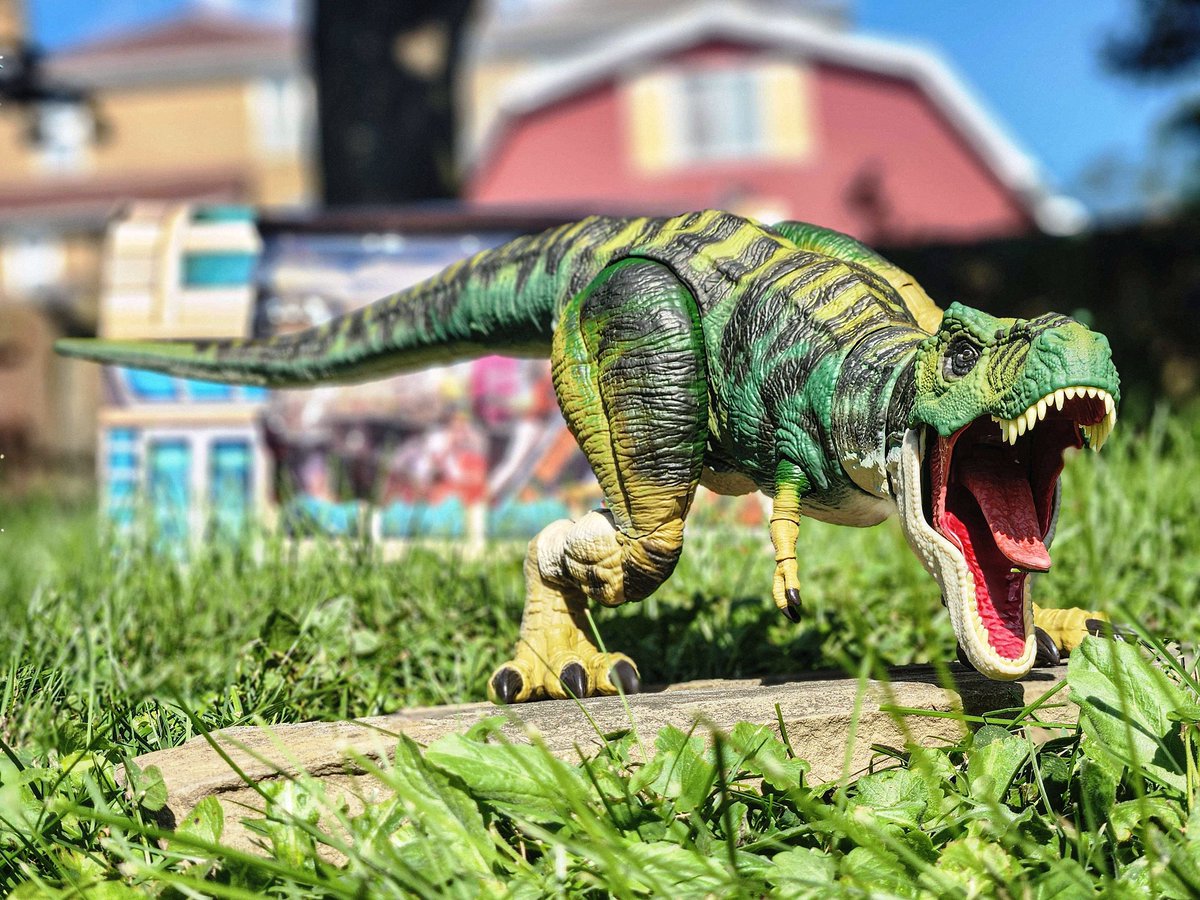 ChrisLikesDinos's tweet image. Huge thanks to @Mattel for sending me the '#JurassicWorld Tyrannosaurus Rex Convention Crasher', featuring the male 'Buck' T. rex from The Lost World! #SDCC
You're not gonna want to miss this one -- available July 24th, 9am PT: collabs.shop/odn0cm
