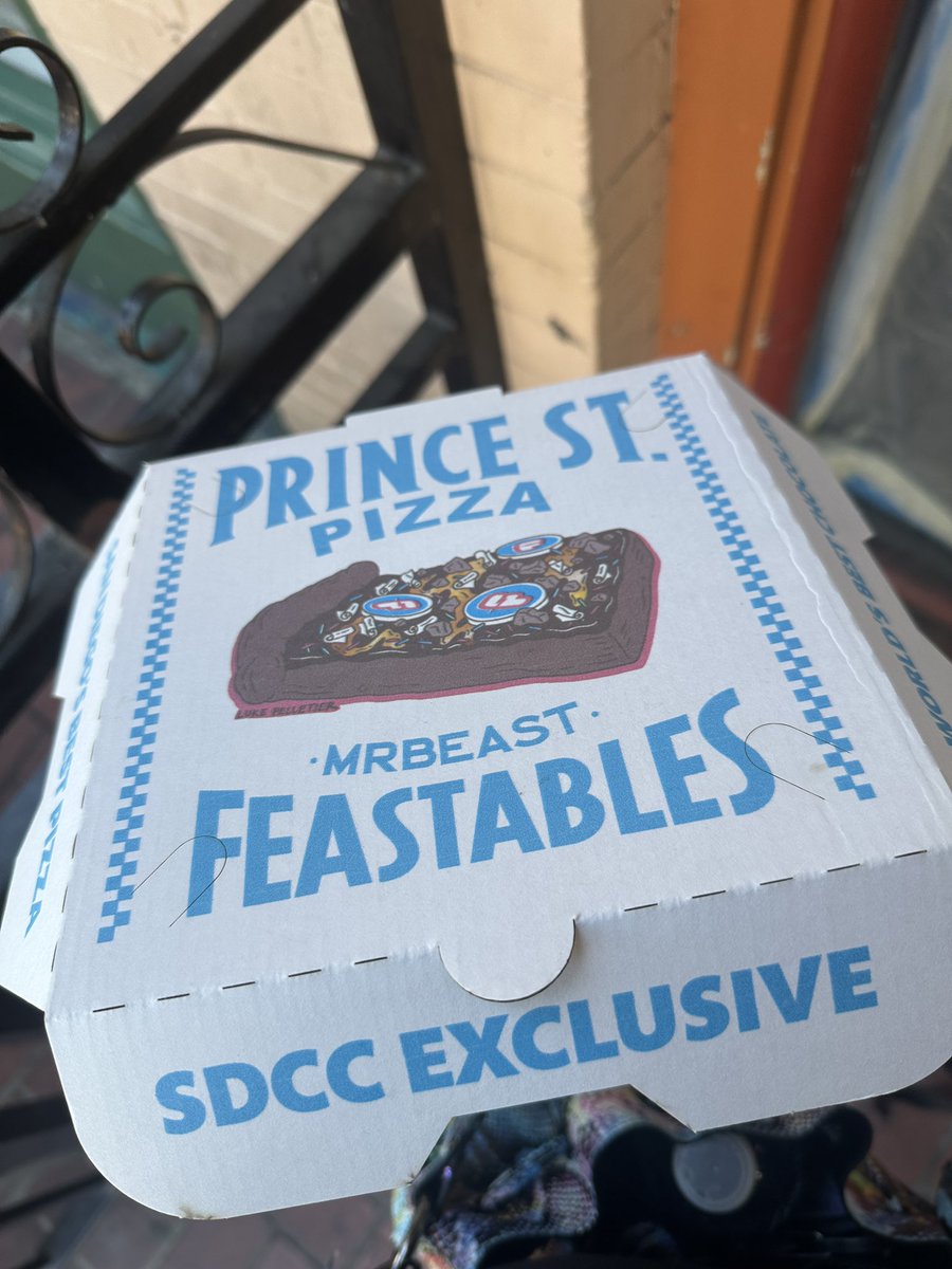 Jessycka86's tweet photo. Just tried the @Feastables Triple Chocolate Feast Pizza  #SDCC exclusive and it was AMAZING!! @MrBeast 🙂 https://t.co/mP4fxgL1nC