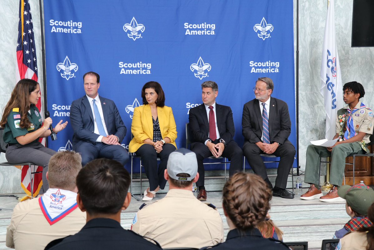 SenGaryPeters's tweet image. You learn a lot when you become an Eagle Scout: how to work together, how to deal with adversity, and how to stay dry on rainy nights with nothing but a tarp. I've carried those lessons with me my whole life, and I loved sharing them with Scouts visiting Capitol Hill today.
