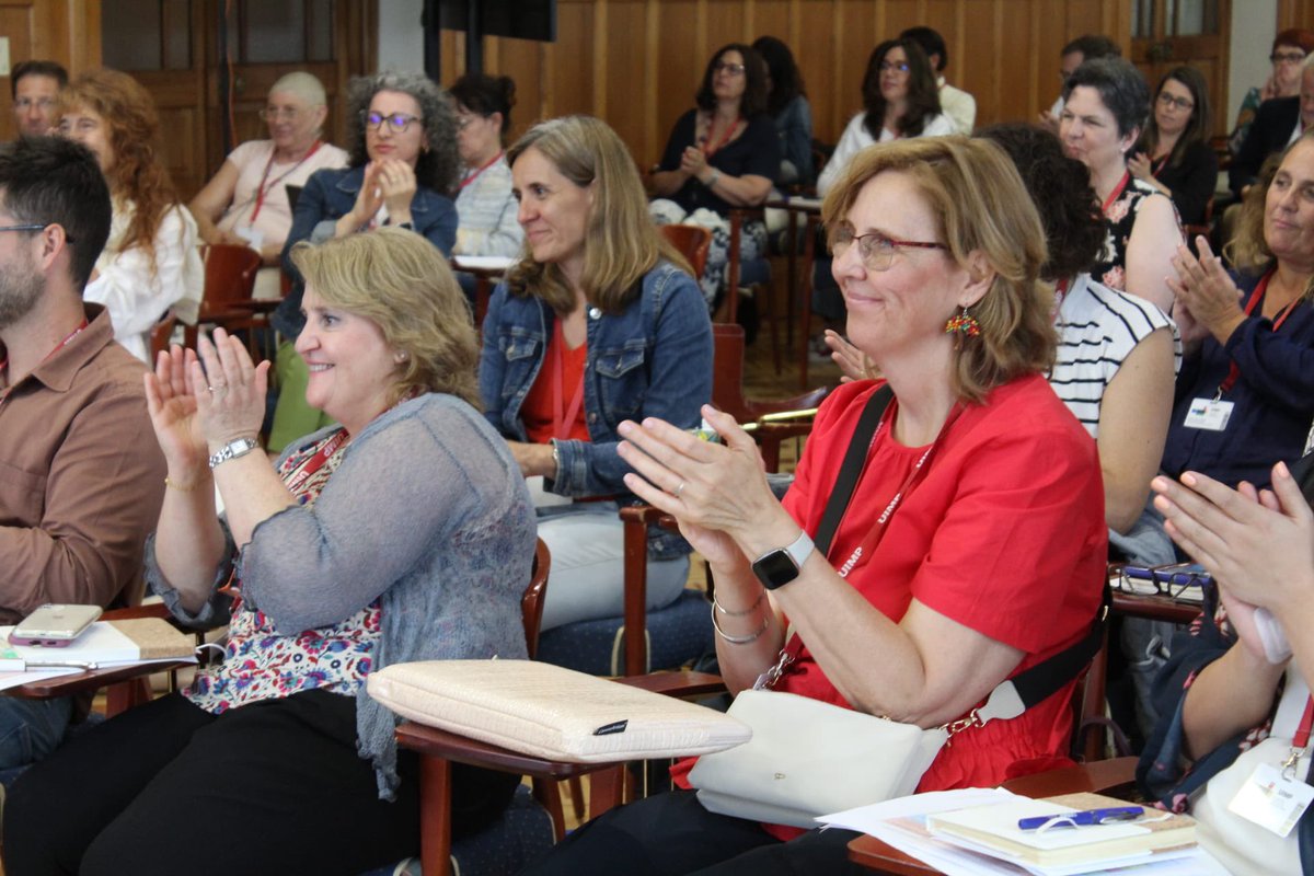 PilarPaneque's tweet image. Terminamos el curso de verano de ANECA en la @UIMP con un ejercicio práctico, sobre cómo evaluar la actividad de transferencia e intercambio de conocimiento, guiado por María Blanco de @euatweets y Nicolás Robinson de @CanalUGR
Gracias a los 80 asistentes por estos tres días 🤗