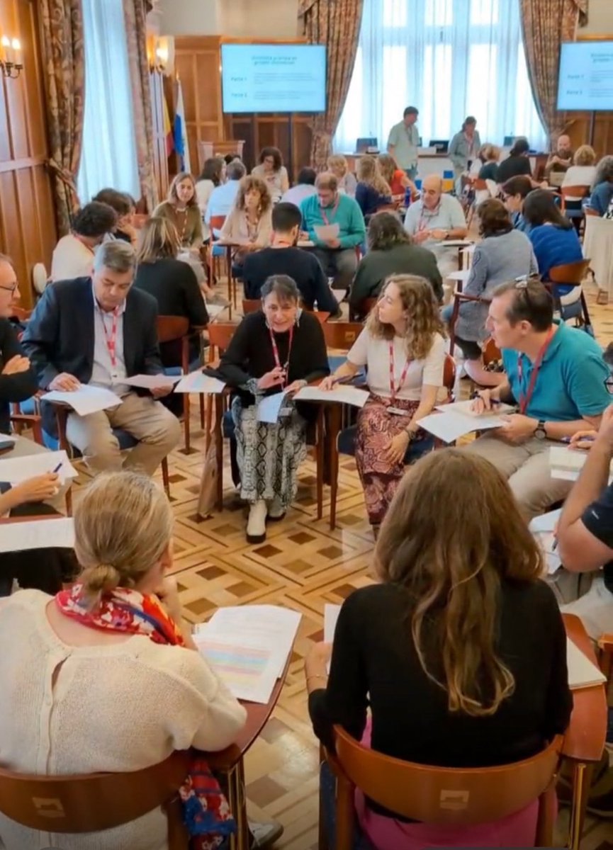 PilarPaneque's tweet image. Terminamos el curso de verano de ANECA en la @UIMP con un ejercicio práctico, sobre cómo evaluar la actividad de transferencia e intercambio de conocimiento, guiado por María Blanco de @euatweets y Nicolás Robinson de @CanalUGR
Gracias a los 80 asistentes por estos tres días 🤗