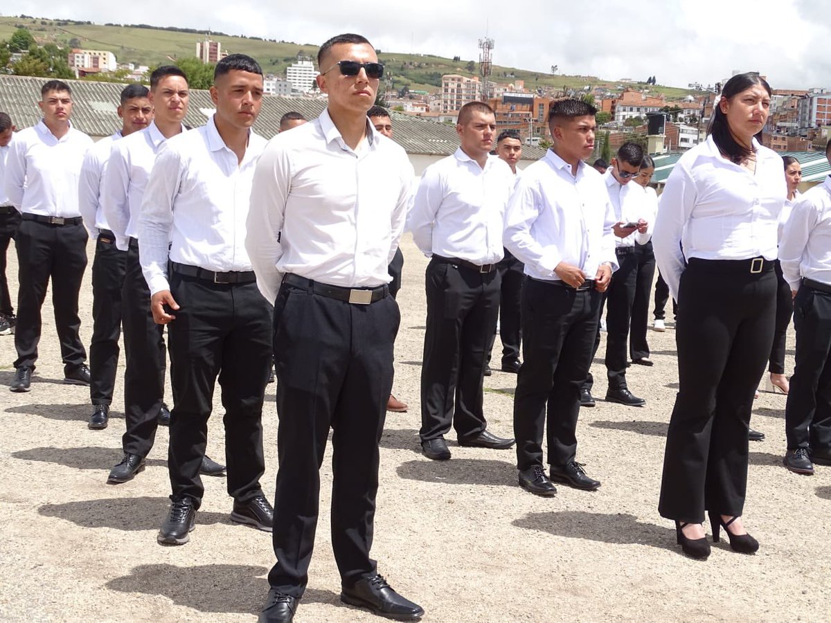Ejercito_Div5's tweet image. En el Cantón Militar Gustavo Rojas Pinilla Tunja #Boyacá se realizó la ceremonia de licenciamiento de soldados pertenecientes a los Batallónes de Apoyo y Servicio para el Combate N° 1 Cacique Tundama y de Infanteria N° 1 General Simón Bolivar #PrimeraBrigada .
Agradecemos a…