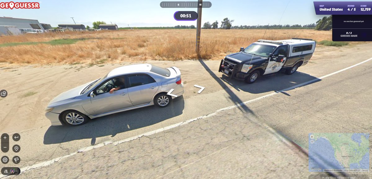 ShinzuFoxx's tweet image. Imagine being pulled over while the Google Maps car drives past you🤣🤣