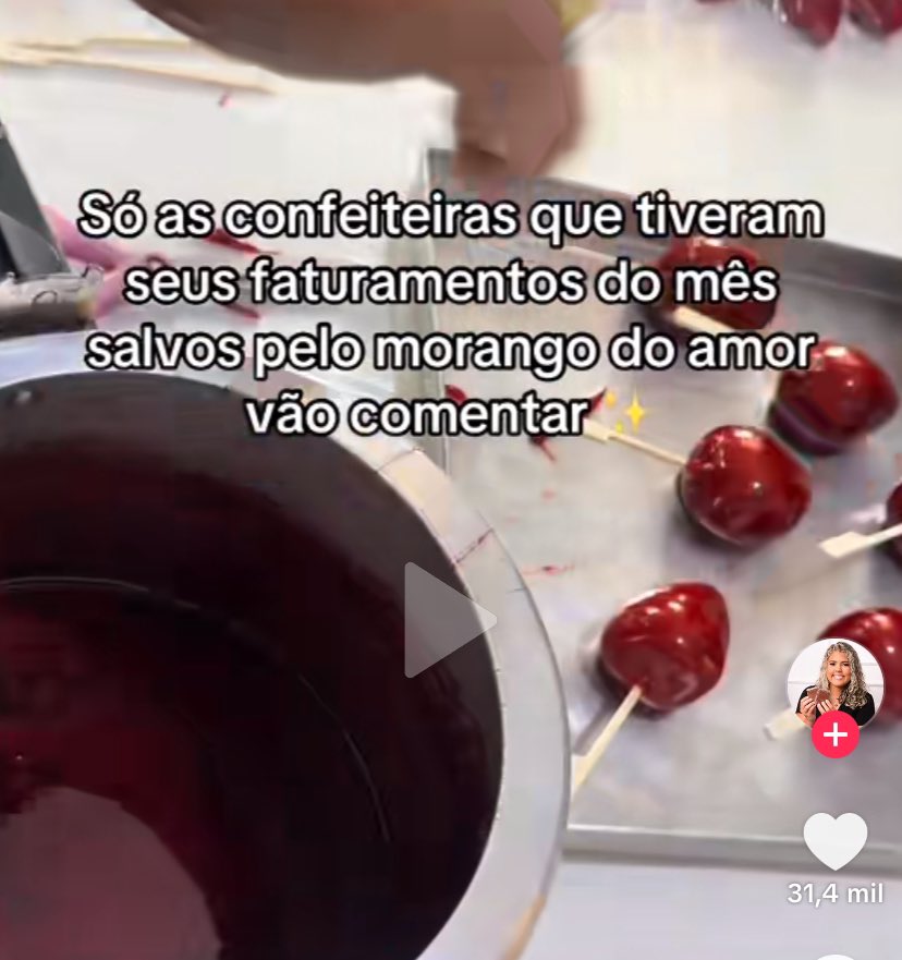 faahlso's tweet photo. o que pra gente pode ser brega e enjoativo foi a salvação de muitas confeiteiras. os comentários desse post 🤏 https://t.co/IgVoduvJ44