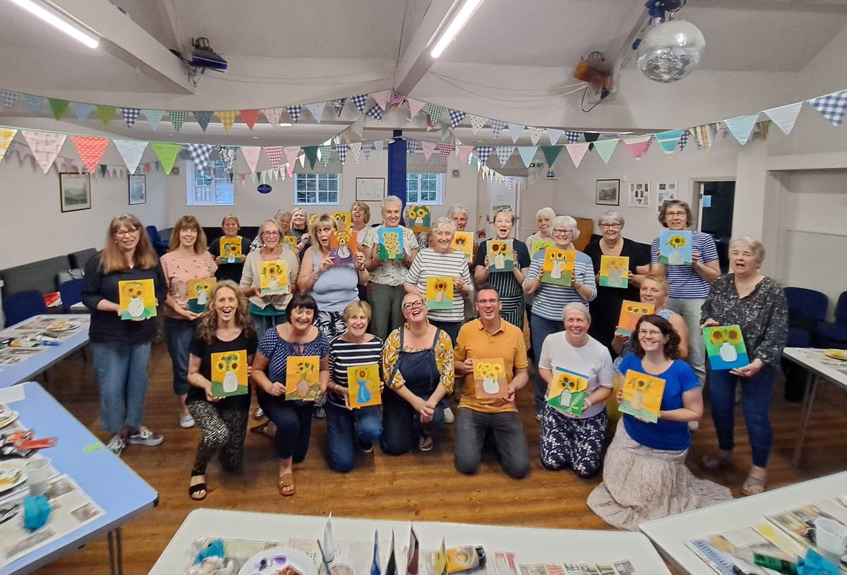 sueclaytonart's tweet image. Wow, what a fantastic night with the formidable, fun @stamfordbridgecommunitychoir Vincent would have been impressed with all these glorious sunflower paintings. £450 raised for York Against Cancer