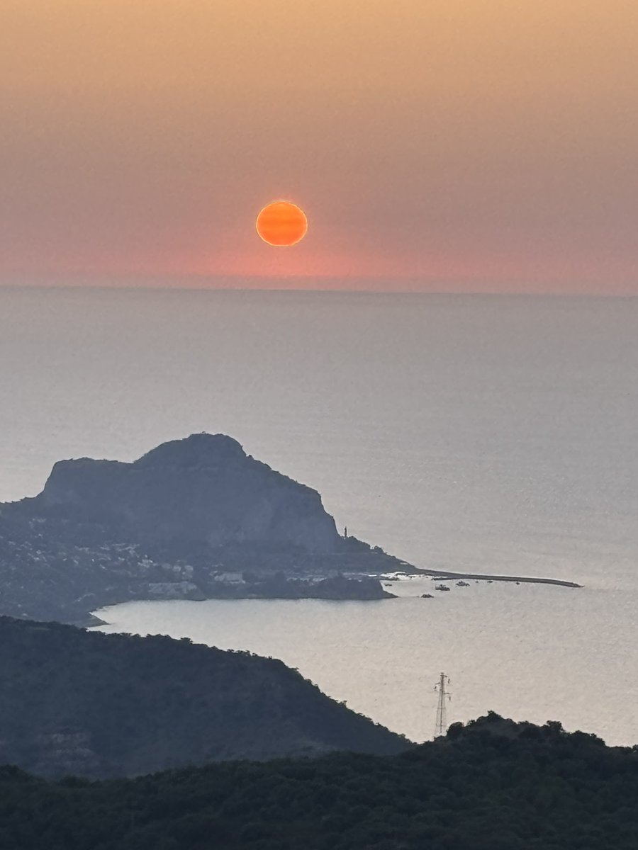 ale_cors9's tweet image. Difficile trovare qualcosa di più bello del mare al tramonto