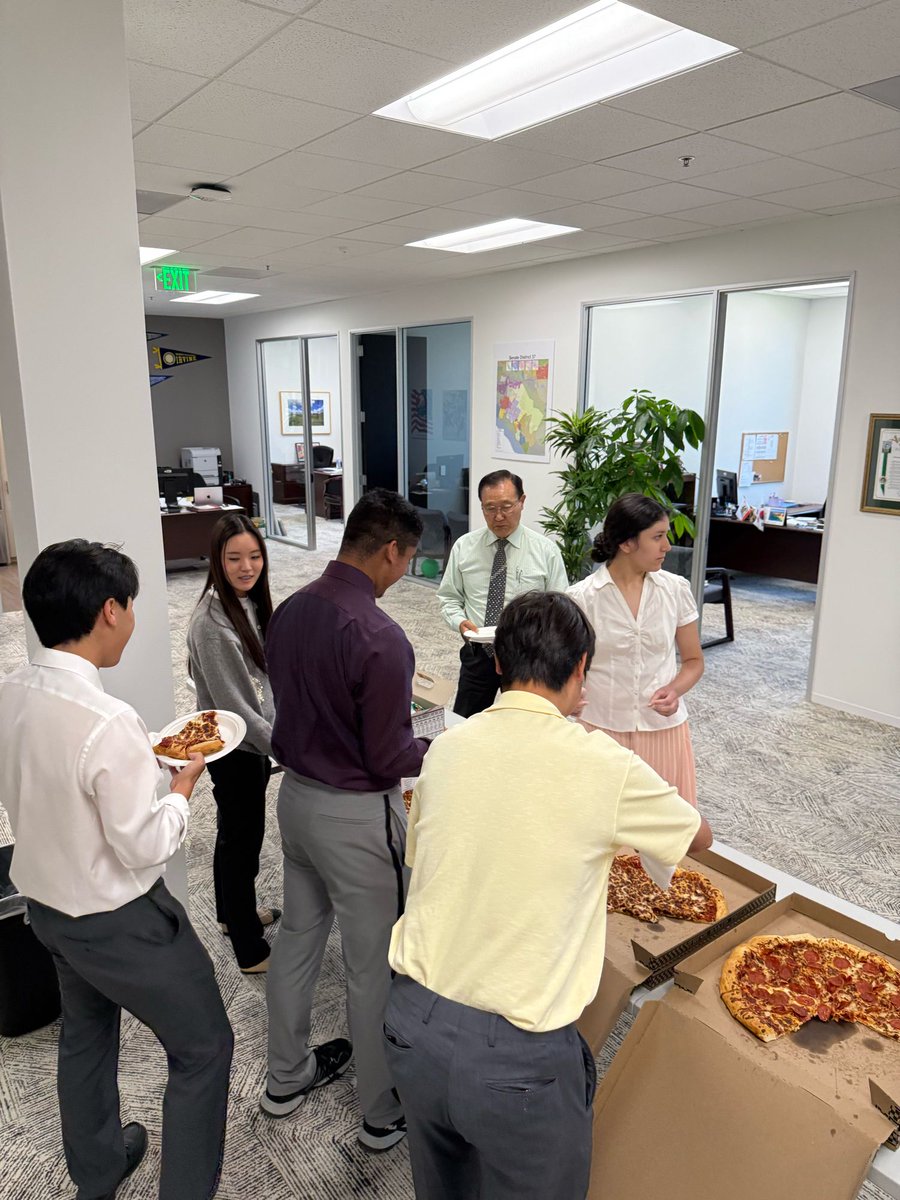 SenatorChoi's tweet image. Summer intern appreciation pizza party! I was happy to celebrate the completion of their summer internship with our district office.