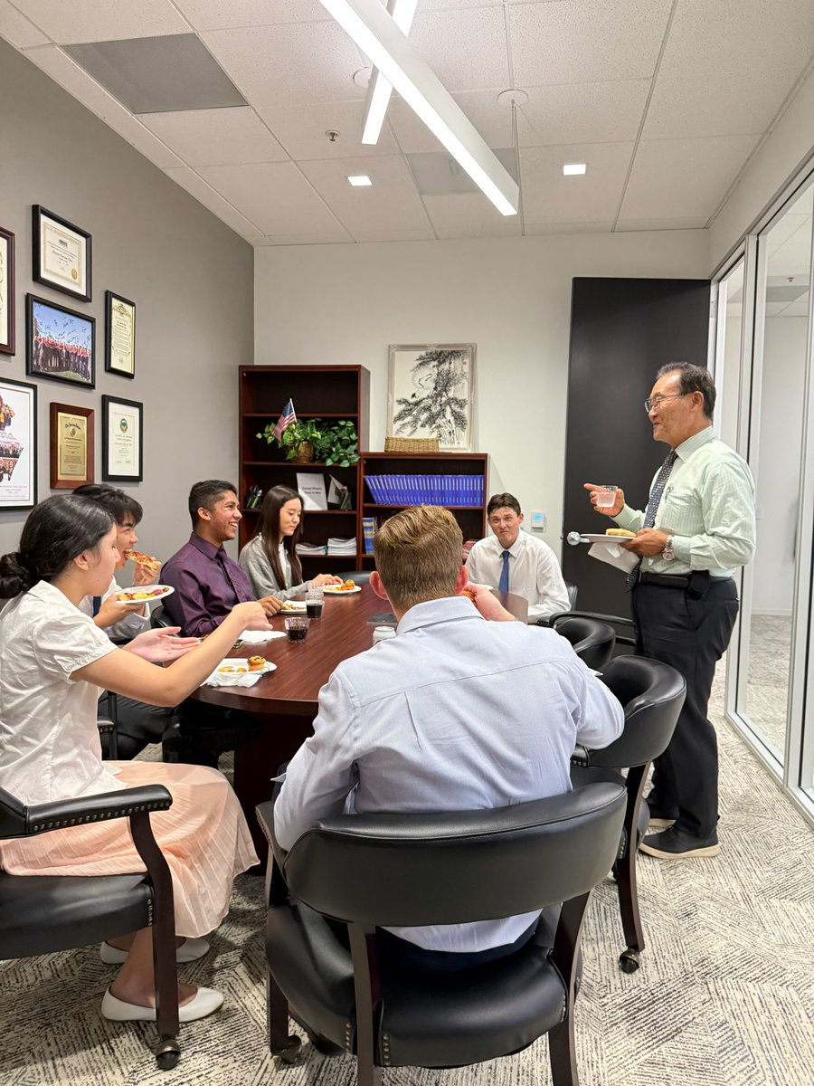 SenatorChoi's tweet image. Summer intern appreciation pizza party! I was happy to celebrate the completion of their summer internship with our district office.