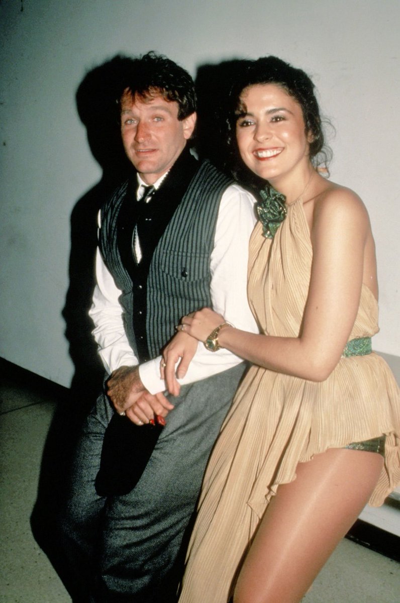 DALL97m's tweet image. Robins Williams junto a la cantante, actriz y exreina de belleza cubano-venezolana María Conchita Alonso, 1984.