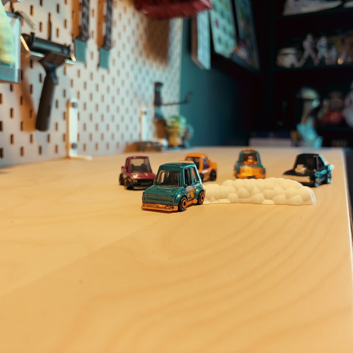 Background blur + filter and the lighting made this look very ai generated to me.