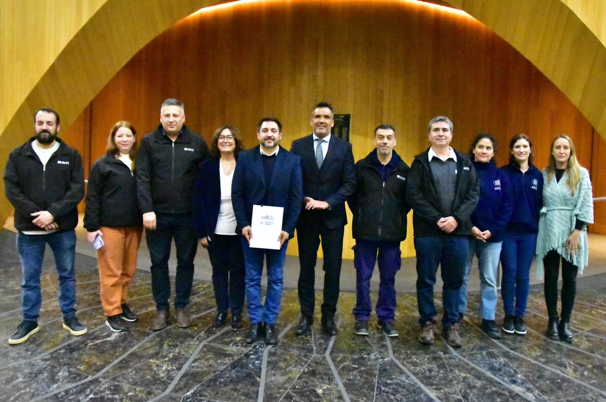 MatiChamo's tweet image. Recibimos a autoridades y empleados del @INTIargentina en la @LegislaturaCba para expresar nuestra preocupación ante el desguase que Milei está llevando adelante sobre el organismo.
El Gobierno busca quitarle autonomía, centralizarlo en Buenos Aires y vacíar su presencia…