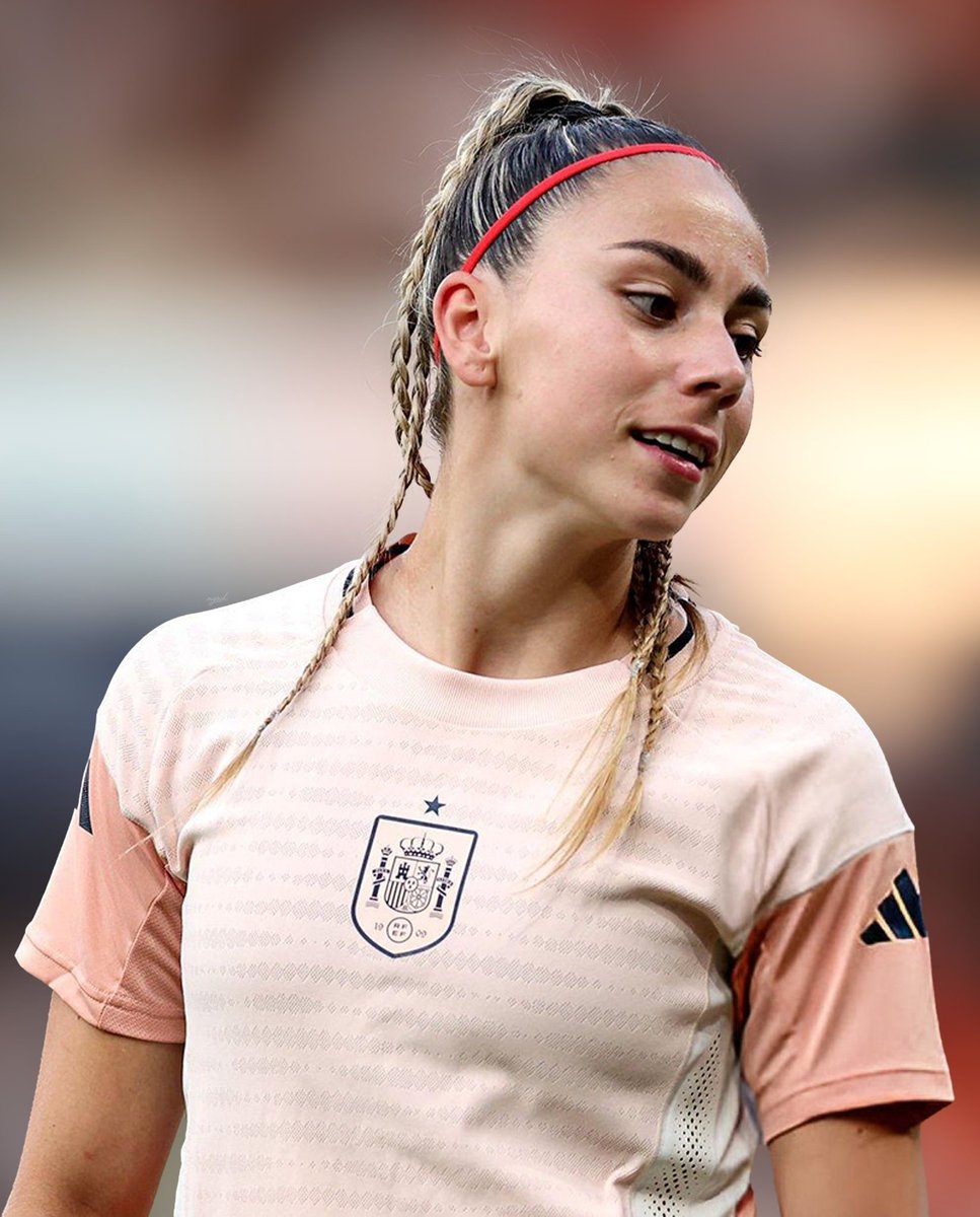 yazid_m13's tweet image. โข Buteuse contre l'Italie
โข Buteuse contre la Suisse en quart
โข Passeuse contre l'Allemagne en demi
Dรฉcisive sur 3 matchs consรฉcutifs. C'est elle qui carry l'Espagne jusqu'en finale...