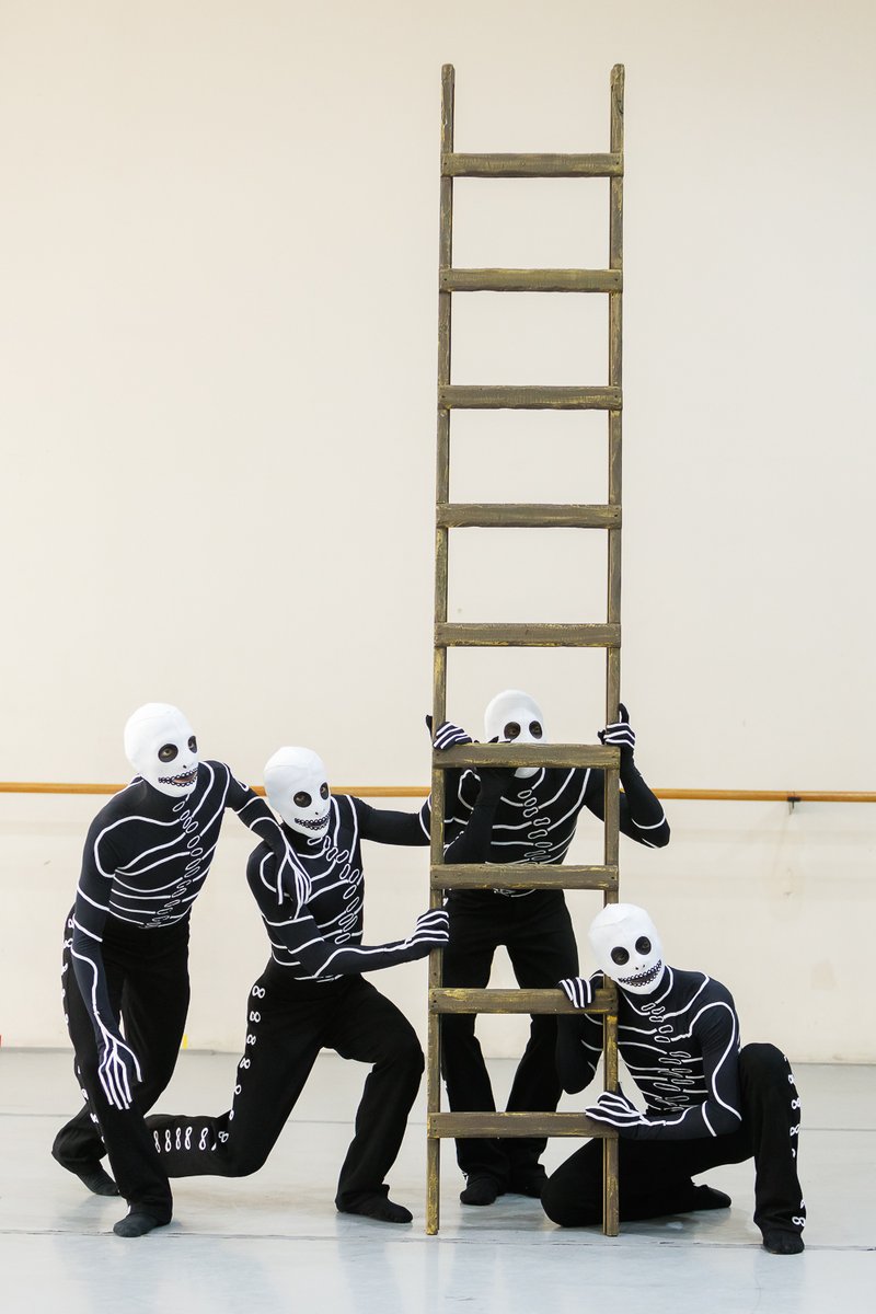 MunicipaldeStgo's tweet image. El Ballet de Santiago se prepara para “Frida”💐🩰
La compañía continúa su preparación para el estreno latinomericano de esta creación de Annabelle Lopez Ochoa.
📅Del 26 de julio al 2 de agosto
🎫Entradas en municipal.cl