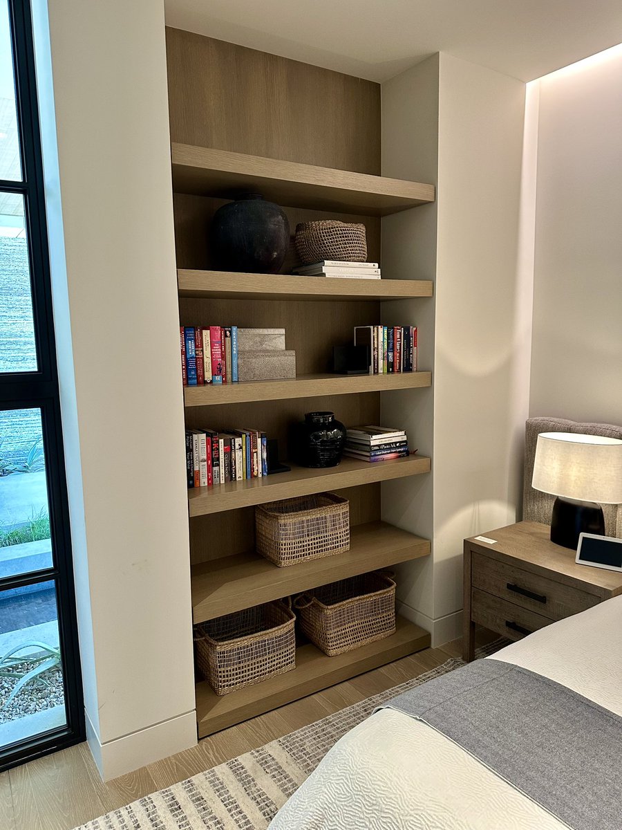 AdvancedWood's tweet image. Sleek little shelving unit