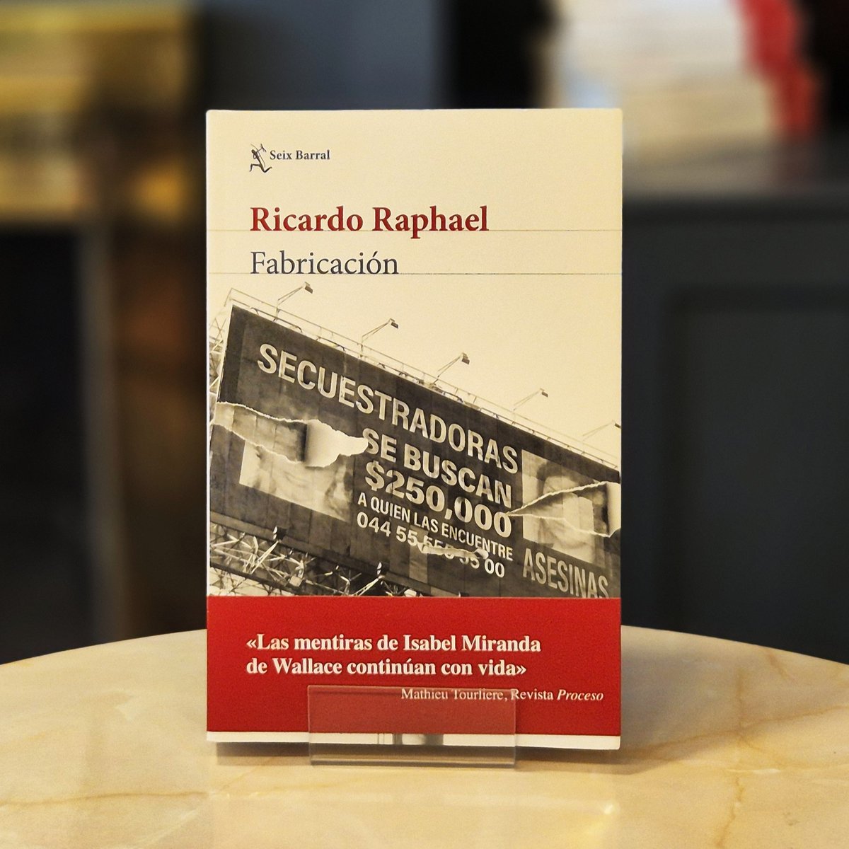 SandorMaraiLib's tweet image. Cuando la justicia se tuerce, la verdad se vuelve peligrosa. #Fabricación, de @ricardomraphael, expone cómo un caso real se volvió circo mediático. Un libro urgente. Ya en Sándor Márai Librería.