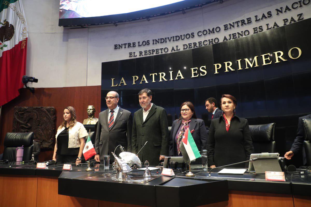imeldacastromx's tweet image. En la sesión de la Comisión Permanente aprobamos acuerdos en favor de los derechos humanos, el medio ambiente, la educación y la seguridad.
Desde la Mesa Directiva, condenamos la persecución violenta de personas migrantes en EE. UU.
🇲🇽🤝🇯🇴 También recibimos al embajador del…