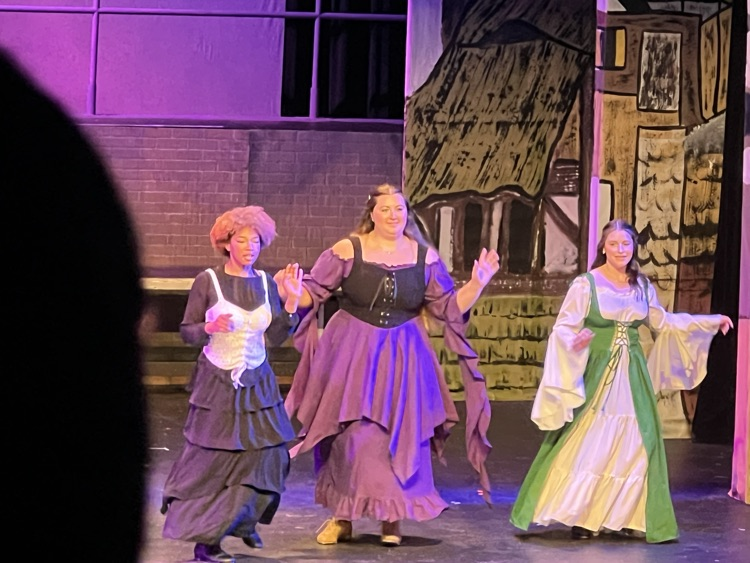 hamptonhawks1's tweet image. What an amazing time we're having at the All-State musical. Skyler Scheidemann is tearing it up on stage!
