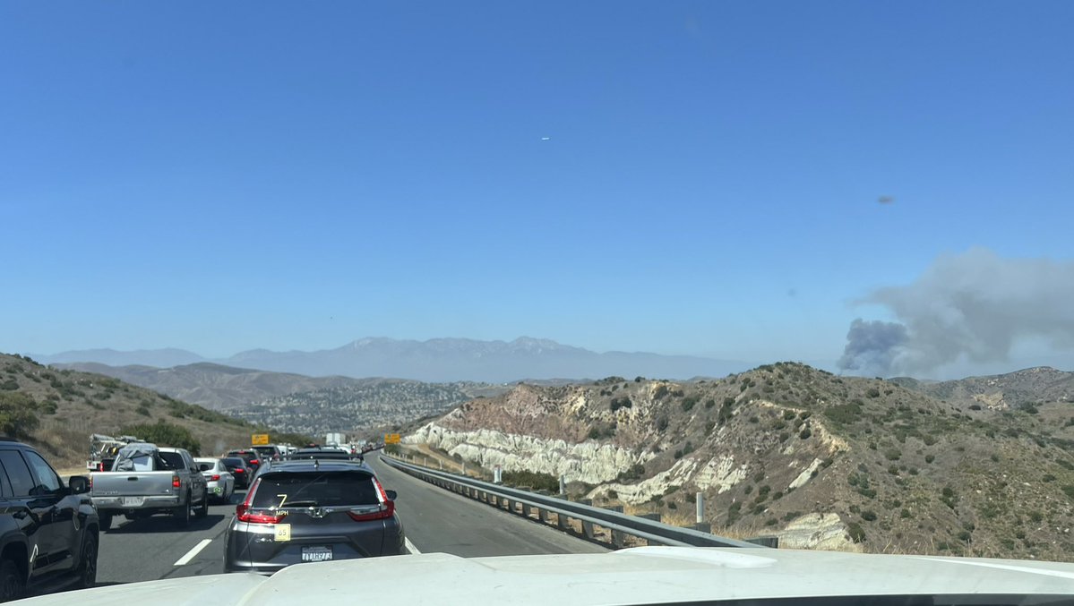 pattchxbt's tweet image. Dosent get much more California than this.

Traffic and wildfires
