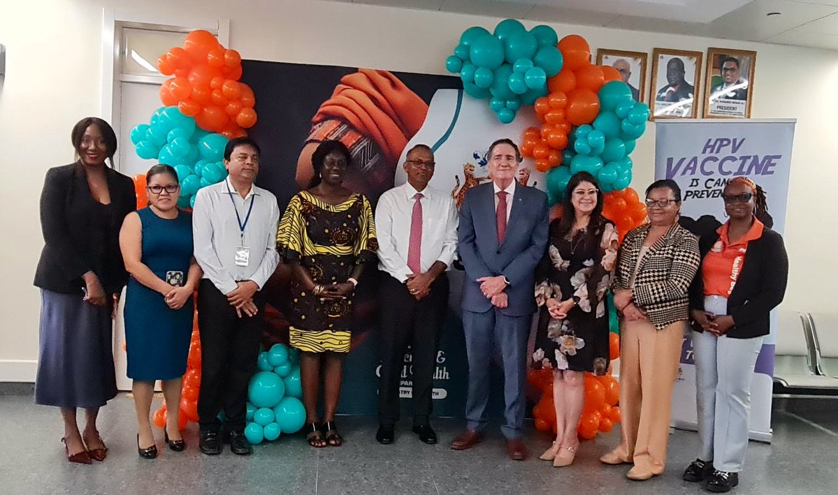 DirOPSPAHO's tweet image. 🛎️ Today, we proudly launched the HPV 9-valent vaccine with the Ministry of Health 🇬🇾.
This vital step strengthens Guyana’s immunization program and accelerates cervical cancer elimination in 🇬🇾.
A healthier future starts now! 💉🌸 .
#HPVvaccine #GuyanaHealth