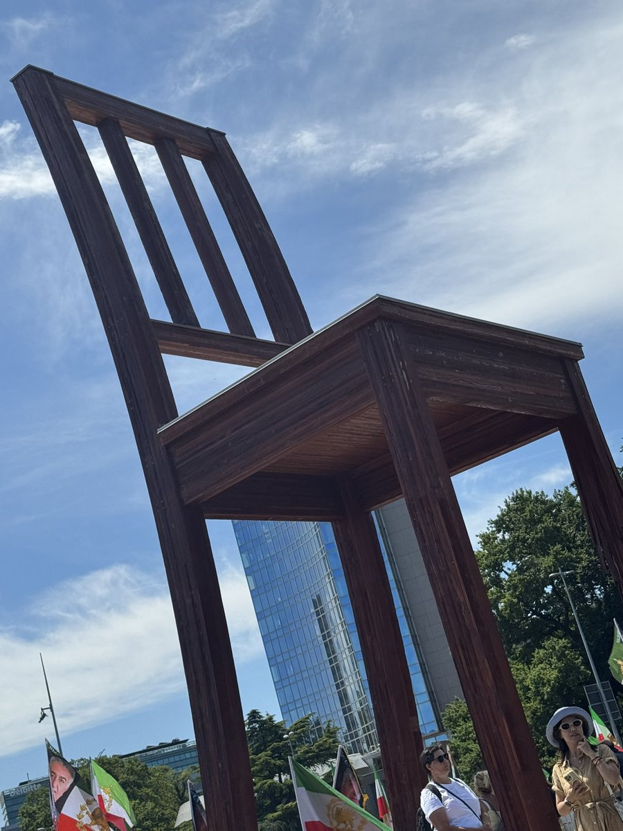 DrDMacaskill's tweet image. Just back from #Geneva after a fruitful few days - a great city which affirms the #humanrights of all and even managed a few hours at the stunning @MontreuxJazz