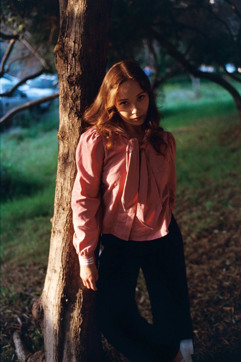 so major 🤍 <a href="/laufey/">laufey</a> featured in <a href="/nytimes/">The New York Times</a> arts &amp; leisure !! 

“The genre-defying musician makes retro earworms infused with the second guessings of a Gen Z diarist.”
nytimes.com/2025/07/22/art…