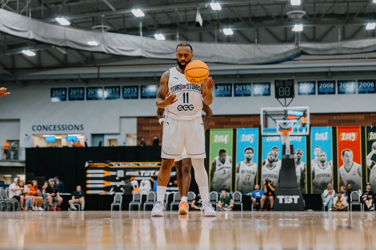 Wishing our guys <a href="/starsofstorrs/">The Stars of Storrs</a> good luck tonight in the Syracuse Regional Final of <a href="/thetournament/">TBT</a> 🙌

🕖 7:00 p.m.
📺 FS1