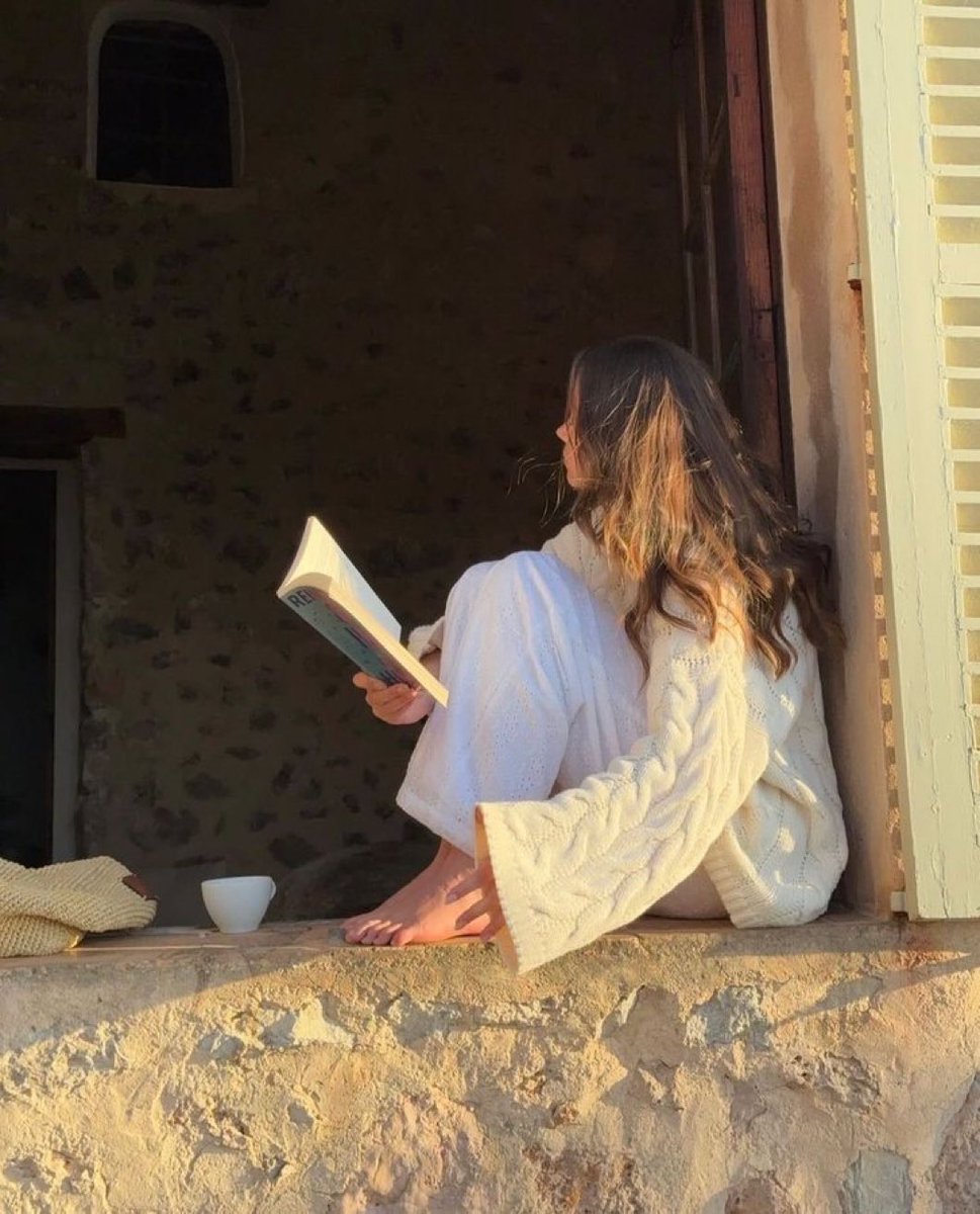 ma99112688's tweet image. “Reading gives us someplace to go when we have to stay where we are.” ~Mason Cooley