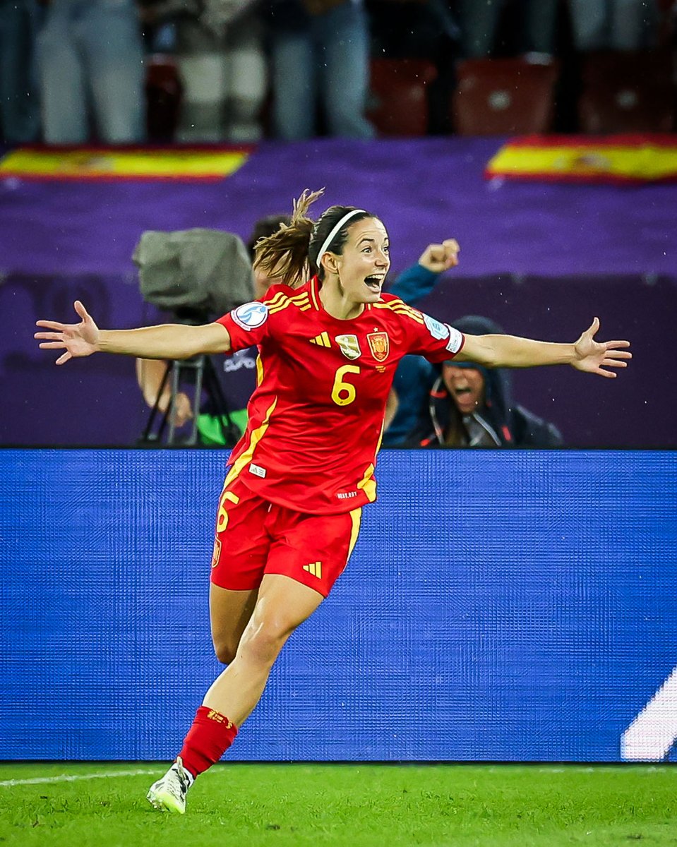 Si, Cata Coll supero una amigdalitis y Aitana Bonmati supero una meningitis, y en estos momentos están llevando a España a una final más 👏🏻 #WEURO2025