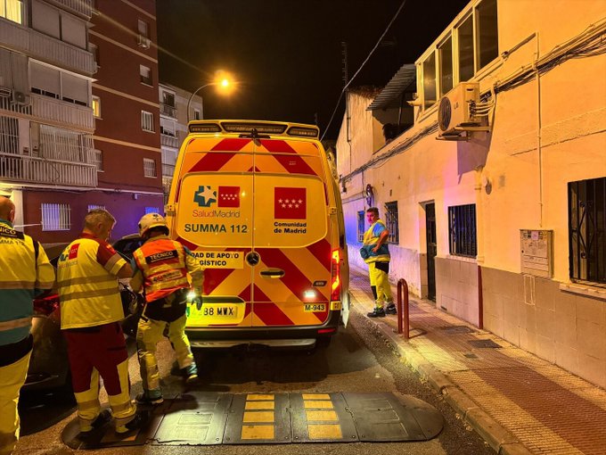 isaacrrr7's tweet image. 🇪🇸 | Un inmigrante cayó desde una altura de doce metros cuando intentaba okupar un piso vacío en Alcorcón esta madrugada. Está hospitalizado en estado muy grave.