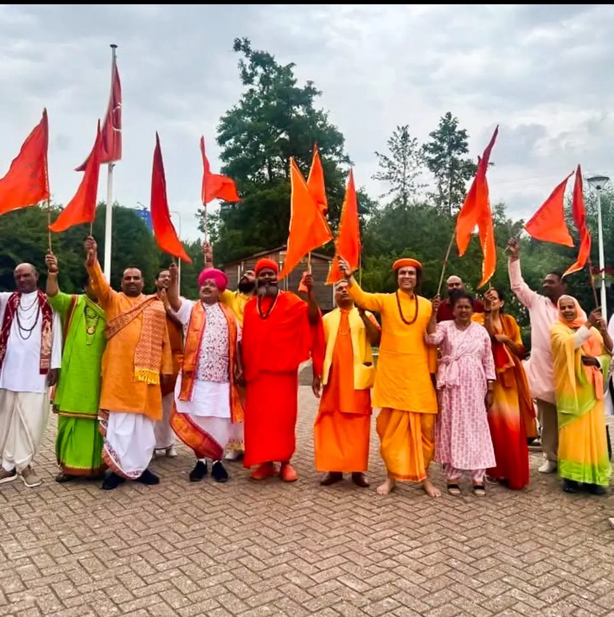 MaharishiAazaad's tweet image. सनातन धर्म की जय हो.  

#MaharishiAazaad #MegastarMaharishiAazaad #BombayTalkies #LegendaryCompany #IndiaChannelOfficial #TheBombayTalkiesStudios #MaharishiFamily #Rashtraputra #AhamBrahmasmi #RajnarayanDube #legendaryfilmcompany #KaminiDube #GirishGhanshyamDube