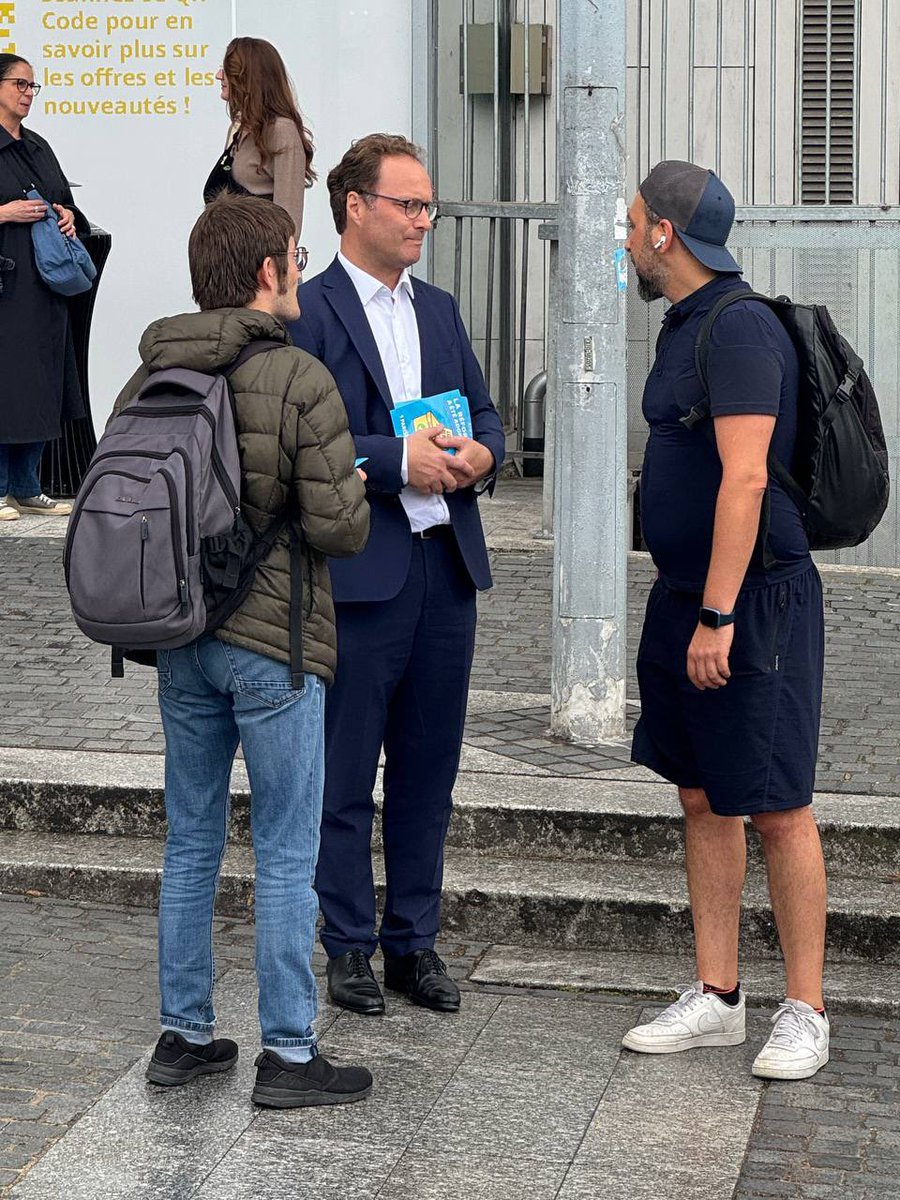 SylvainMaillard's tweet image. Ce soir dans le 13e arrondissement avec @leo_allaireUE et son équipe pour échanger avec les parisiennes et parisiens sur le nouveau mode de scrutin #PLM.
Plus de démocratie, pour qu’enfin :
1 parisien = 1 voix !
#Paris13 #Renaissance