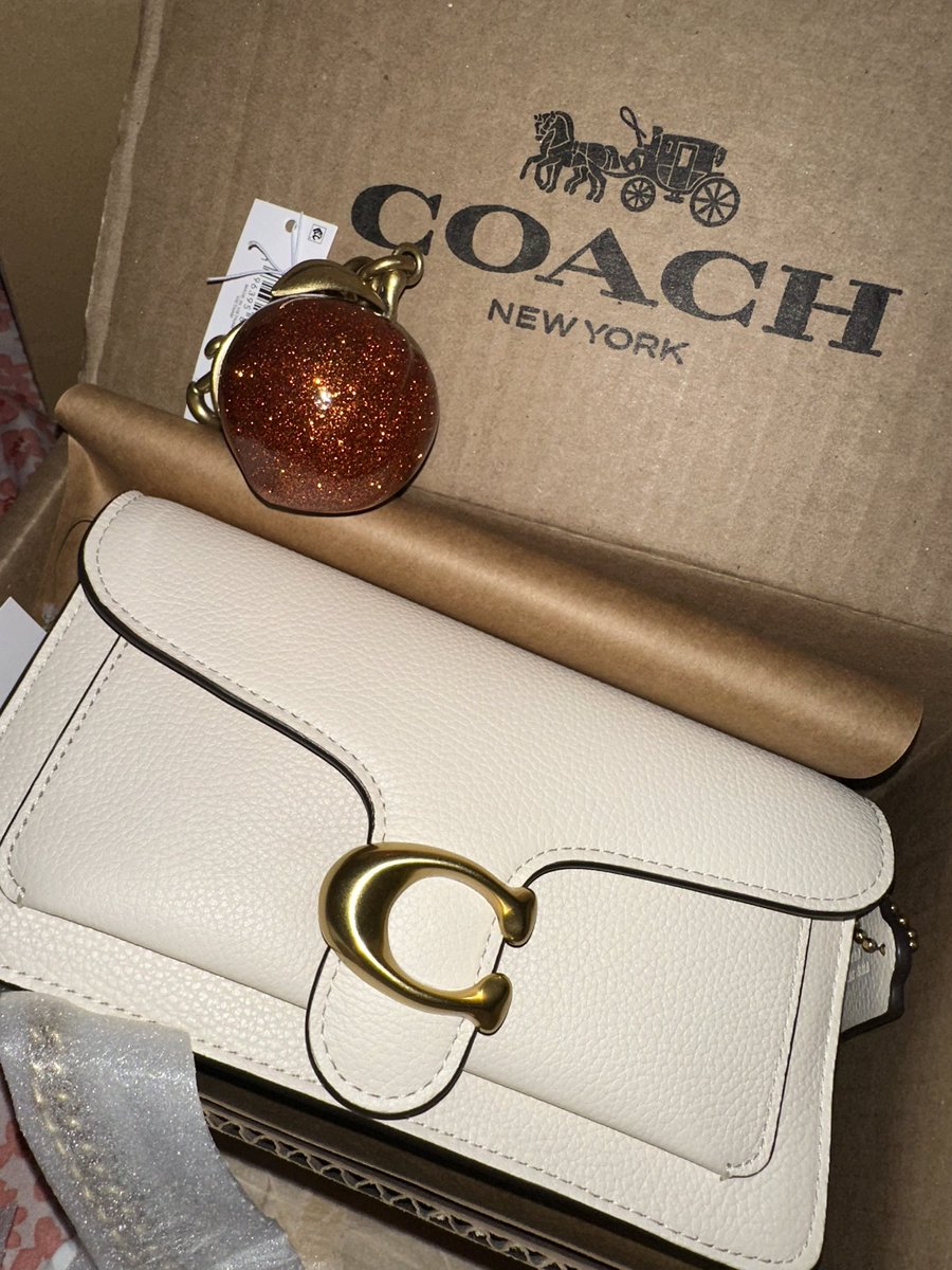 fcvritecrimes's tweet image. promo go crazy bc belly’s using the coach collab bag in ep 3 😭😭