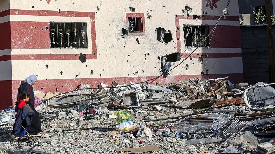 RussiaUN's tweet image. #Polyanskiy: The people of #Gaza have no opportunity to get adequate medical assistance.
👉Almost all relevant infrastructure in the enclave has been destroyed & there is still a shortage of all basic necessities – medicines, medical instruments, fuel, & even body bags.