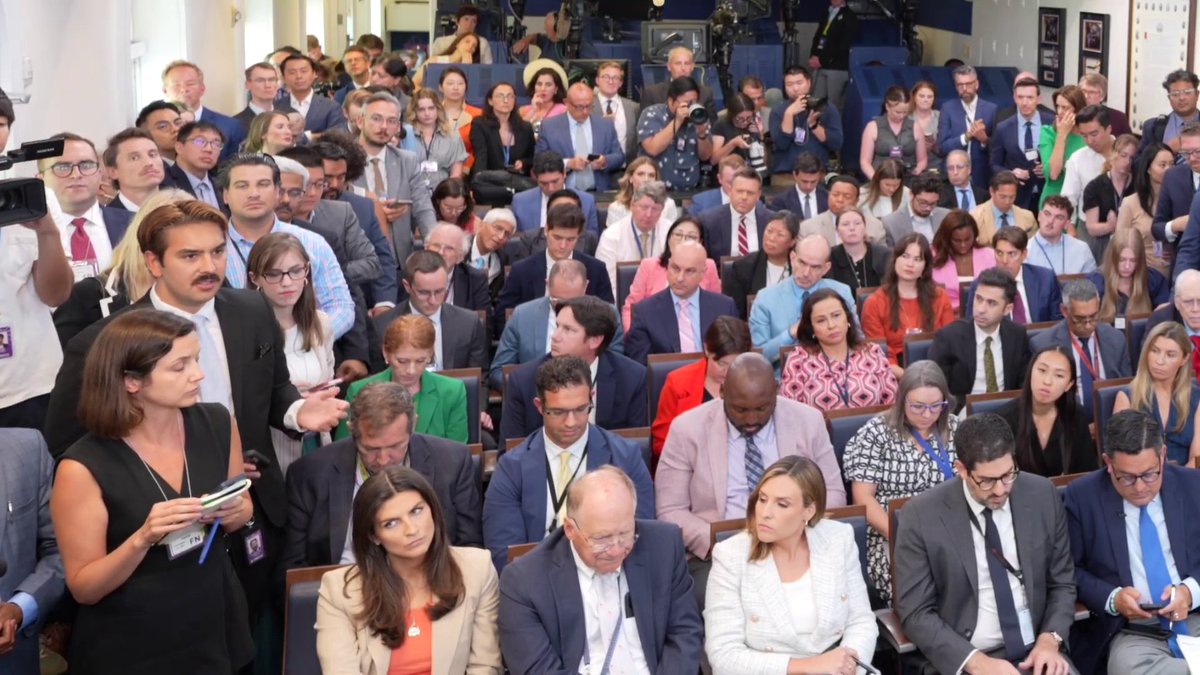 NextNewsNetwork's tweet image. Jordan Conradson (@gatewaypundit):
"Given Obama orchestrated a years-long coup using fake intel... does President Trump believe he should go to jail?"
Entire legacy press corps:
👀 "Who let the truth in here?"
📸 The face of a dying regime as New Media dares to ask what they…
