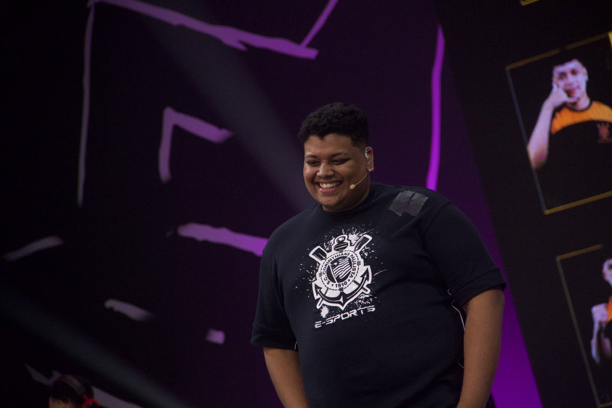 Solicitei hoje, o meu pedido de desligamento do Corinthians Esports. Somente agradecer pela oportunidade gigante de representar um dos maiores clubes do mundo. Até breve, Fiel, foi um prazer conhecer vocês 🖤🤍