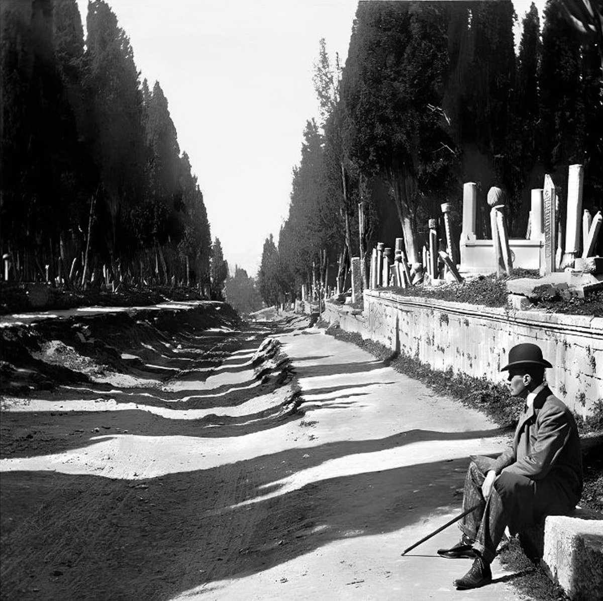 Karacaahmet Mezarlığı, Üsküdar, İstanbul, 1906

Photo from İSTANBUL YEDİ TEPE