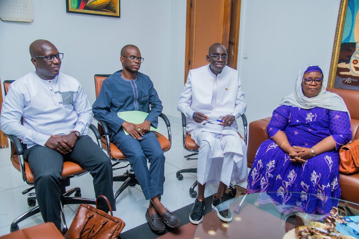 Ce mardi 15 juillet 2025, le Dr <a href="/Dribrahimasy72/">Dr Ibrahima SY</a> a reçu une délégation de l’Amicale des Médecins-Chefs de District du Sénégal. Cette audience a marqué une étape importante avec l’établissement d’un contact officiel et la remise du mémorandum de l’Amicale.

linkedin.com/posts/minist%C…