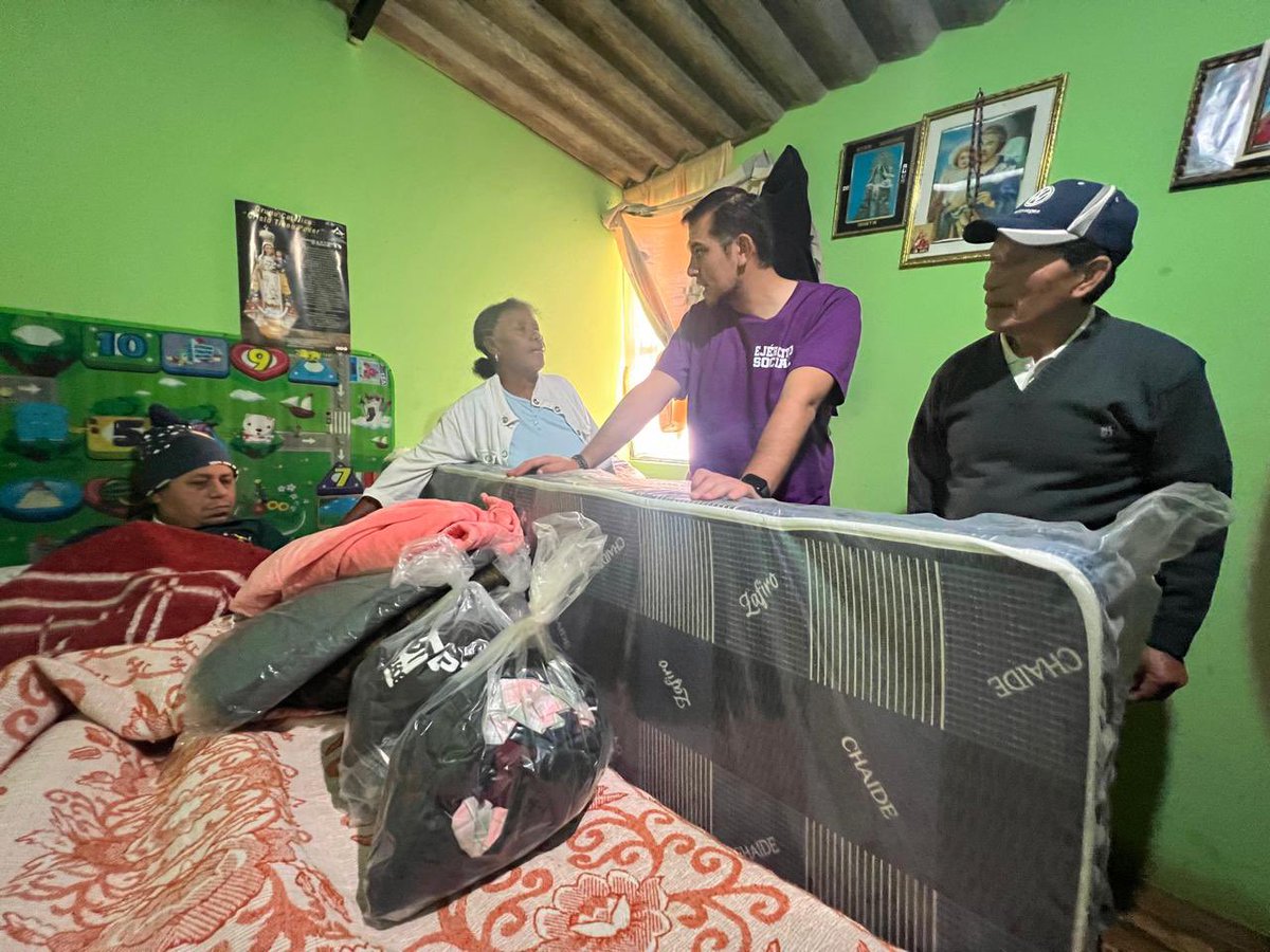 Inclusión Ecuador 🇪🇨 (@inclusionec) on Twitter photo 📍En #Ibarra, el ministro <a href="/haburbano/">Harold Burbano</a> entregó ayuda técnica y social 🤝 a Luis y Aníbal, personas con discapacidad ♿ que forman parte del Bono Joaquín Gallegos Lara.
Con esta acción, fortalecemos la atención prioritaria y reafirmamos nuestro compromiso con quienes más lo 📍En #Ibarra, el ministro <a href="/haburbano/">Harold Burbano</a> entregó ayuda técnica y social 🤝 a Luis y Aníbal, personas con discapacidad ♿ que forman parte del Bono Joaquín Gallegos Lara.
Con esta acción, fortalecemos la atención prioritaria y reafirmamos nuestro compromiso con quienes más lo